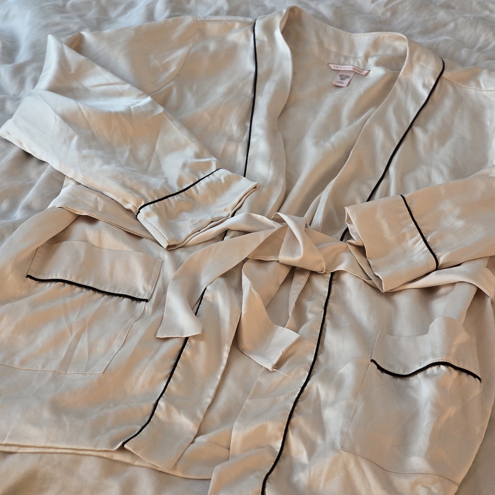 Victoria's Secret Cream Robe with Black Accents
